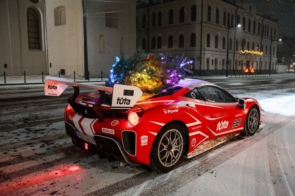 „Ferrari 488 Challenge EVO“ automobilis Kauno gatvėse (nuotr. Lukas Markosian)