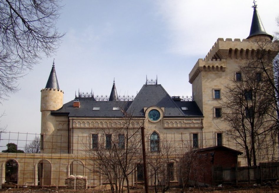Ala Pugačiova parduoda pilį