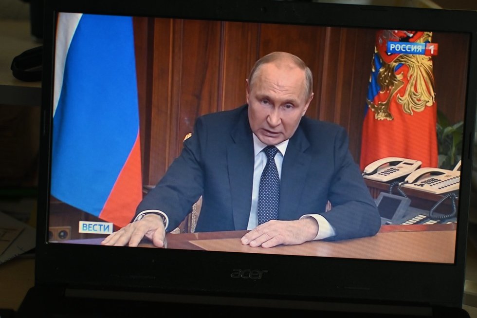 Vladimiras Putinas televizoriuje (nuotr. SCANPIX)