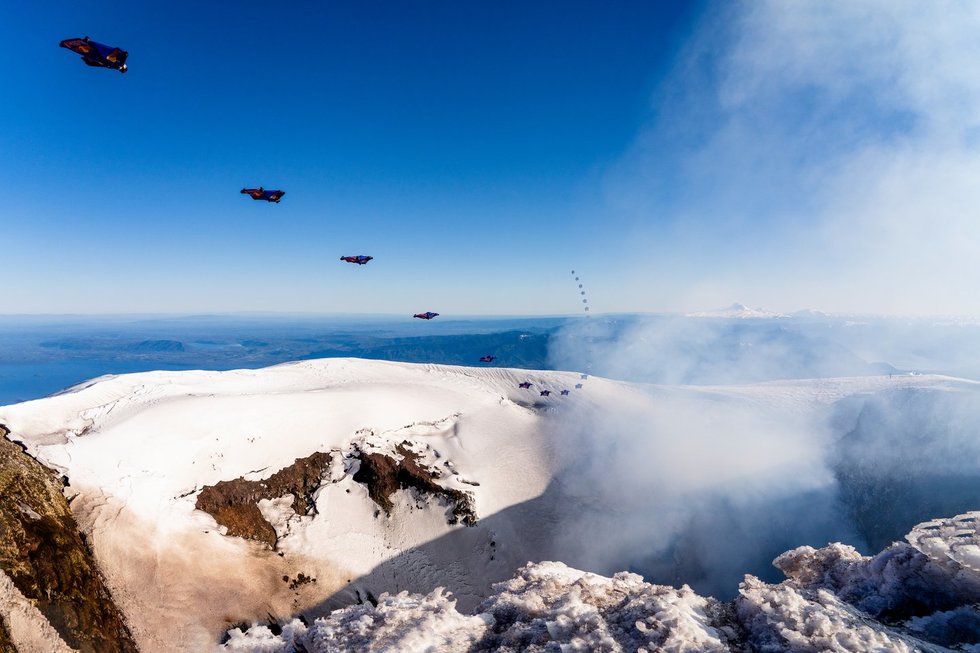 Sebastián Álvarez tapo pirmuoju žmogumi pasaulyje, įskridusiu į veikiančio ugnikalnio kraterį