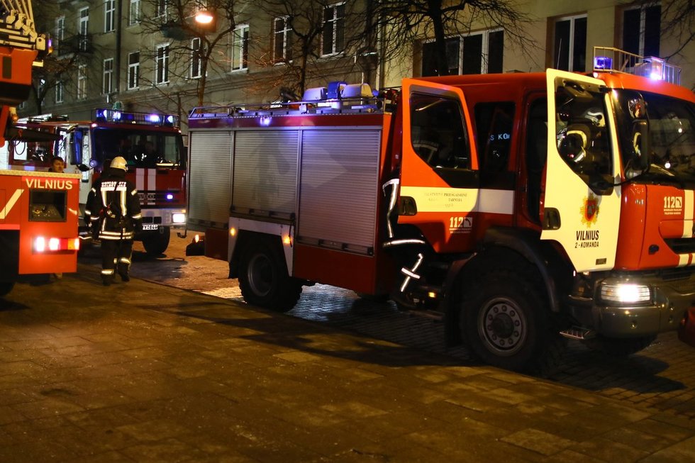 Vilniuje ugniagesiai skubėjo gesinti butą – gaisro priežastis nustebino  nuotr. Broniaus Jablonsko