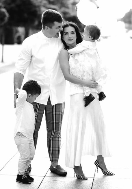 Irūna Puzaraitė-Čepononienė su šeima (nuotr. asm. archyvo) Irūna Puzaraitė-Čepononienė su šeima (nuotr. asm. archyvo)