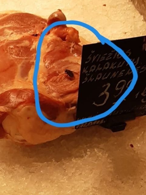 Sukrėtė vaizdas parduotuvėje – mėsa atrodė kaip dvėseliena