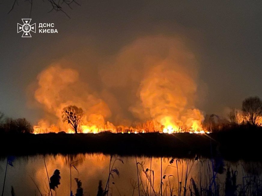 Kyjive kilo didžiulis gaisras (nuotr. Telegram)