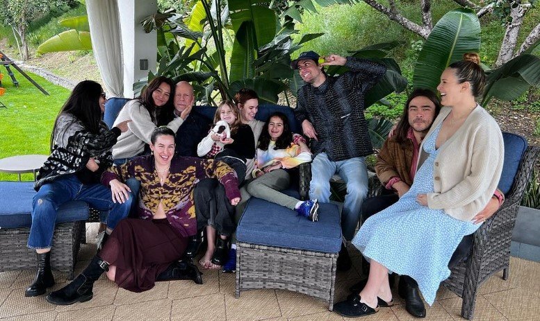 Bruce Willis su šeima (nuotr. Instagram)