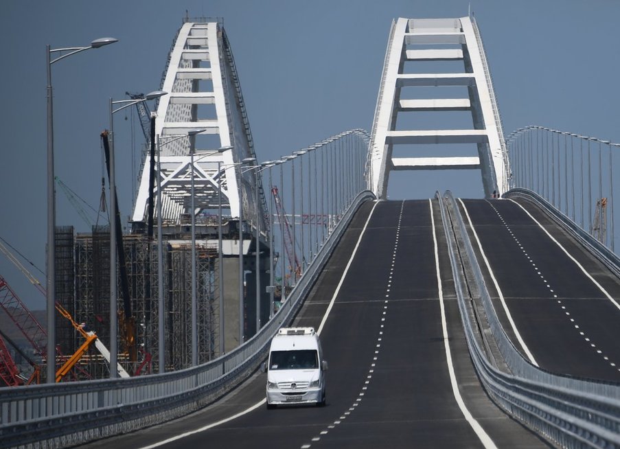 NATO pasmerkė Rusijos tiltą į aneksuotą Krymą