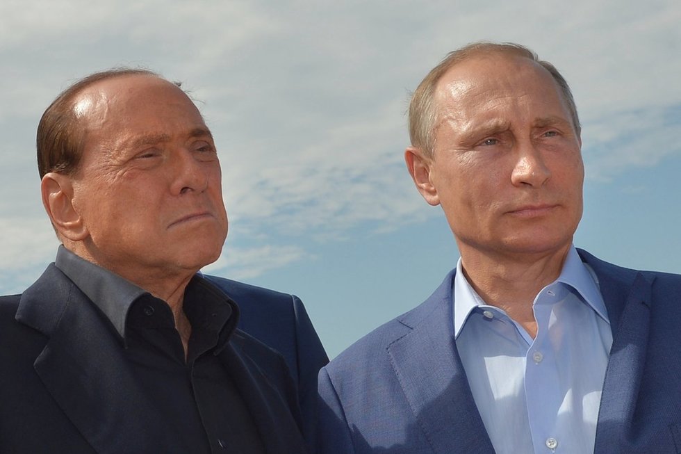 Silvio Berlusconi ir Vladimiras Putinas lankosi Ukrainoje, okupuotame Sevastopolyje. 2015-ųjų rugsėjis (nuotr. SCANPIX)