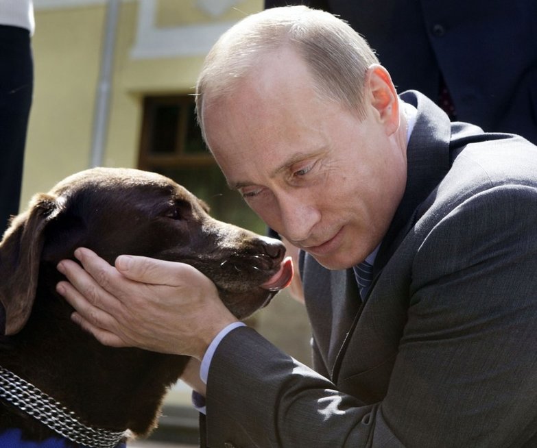  V. Putino ir A. Merkel priešprieša: istorija su šunimi yra tik išraiškingas pavyzdys (nuotr. SCANPIX)
