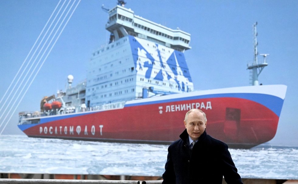 Vladimiras Putinas kilio paklojimo ceremonijoje (nuotr. Twitter)