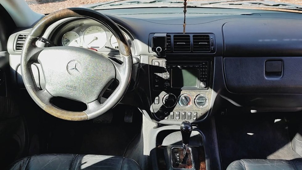 Išbandė egzotika dvelkiantį „Mercedes Benz ML55 AMG“: kas žavi labiausiai net po 20-ies metų? (nuotr. stop kadras)