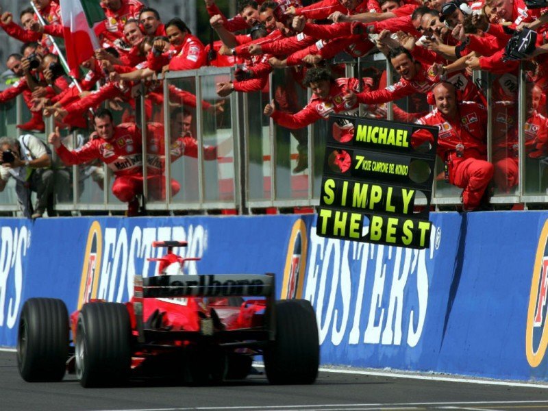 Schumacherio šlovės akimirka: septintą kartą tampa F1 pasaulio čempionu (nuotr. SCANPIX)