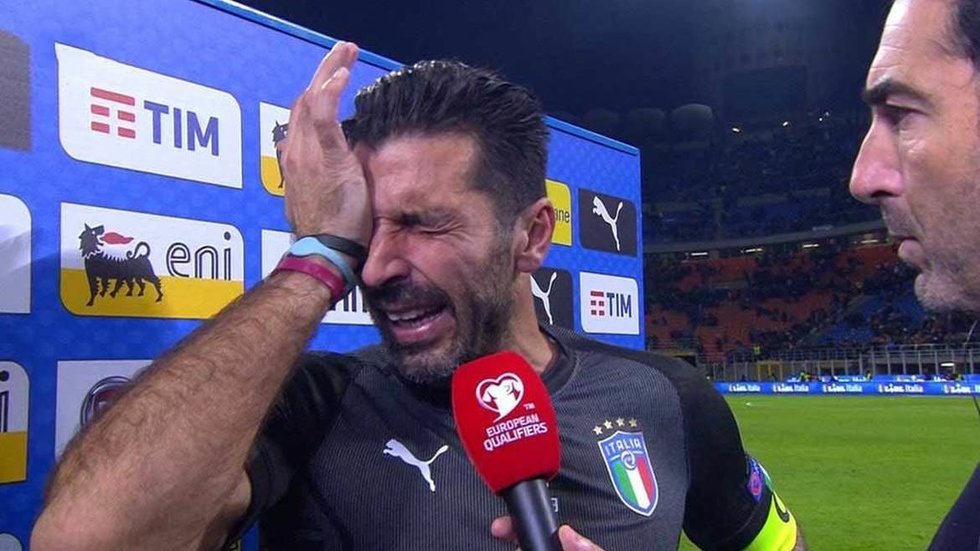 Buffono reakcija Italijos rinktinei nepatekus į pasaulio futbolo čempionatą (nuotr. YouTube)