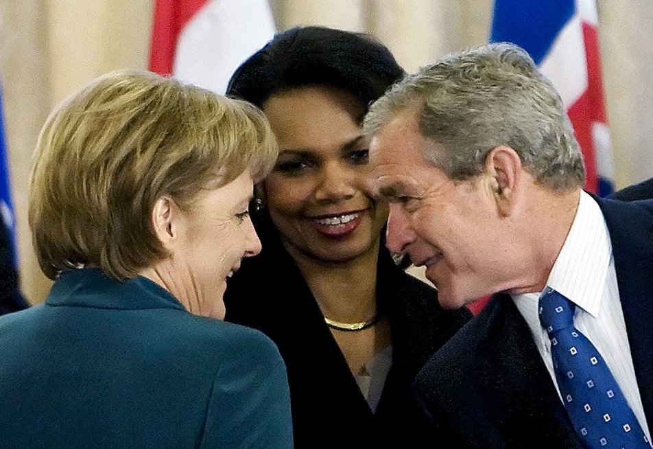 Angela Merkel, Condoleezza Rice ir George'as W. Bushas (nuotr. SCANPIX)