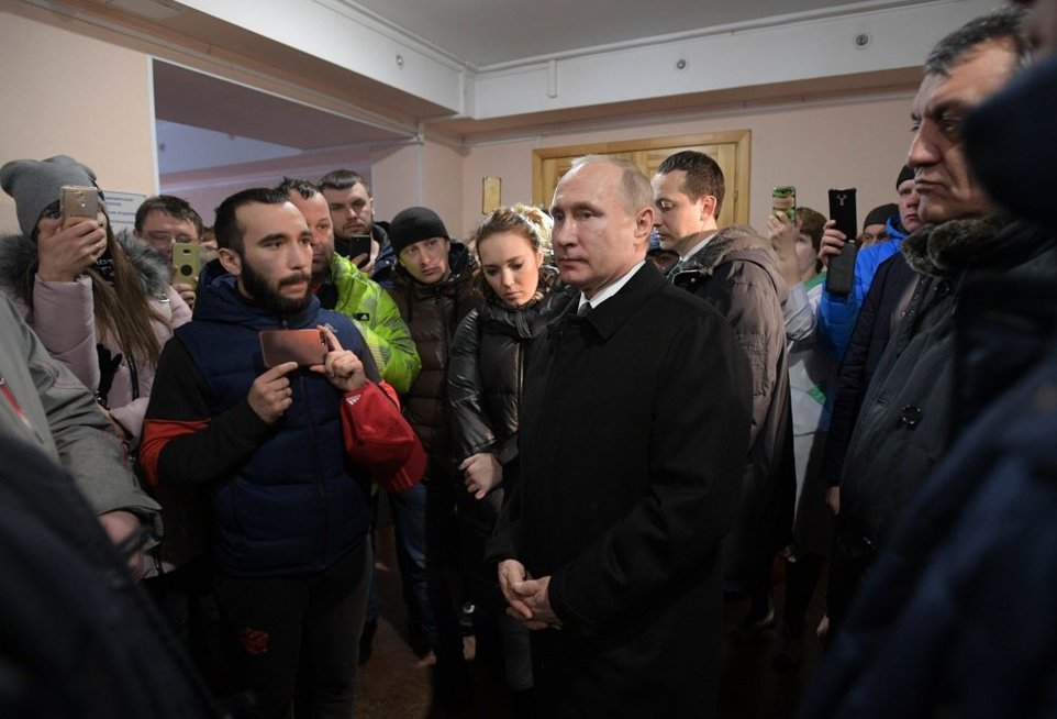 Tragedijos ištiktame Rusijos mieste – mitingas: reikalauja Putino ir atsistatydinimų (nuotr. SCANPIX)
