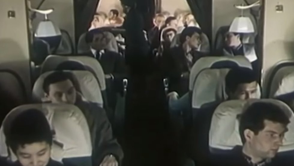 Sovietinė katastrofa: lėktuvo pilotai išvydo iš dangaus byrančias nuolaužas ir žmonių kūnus (nuotr. YouTube)