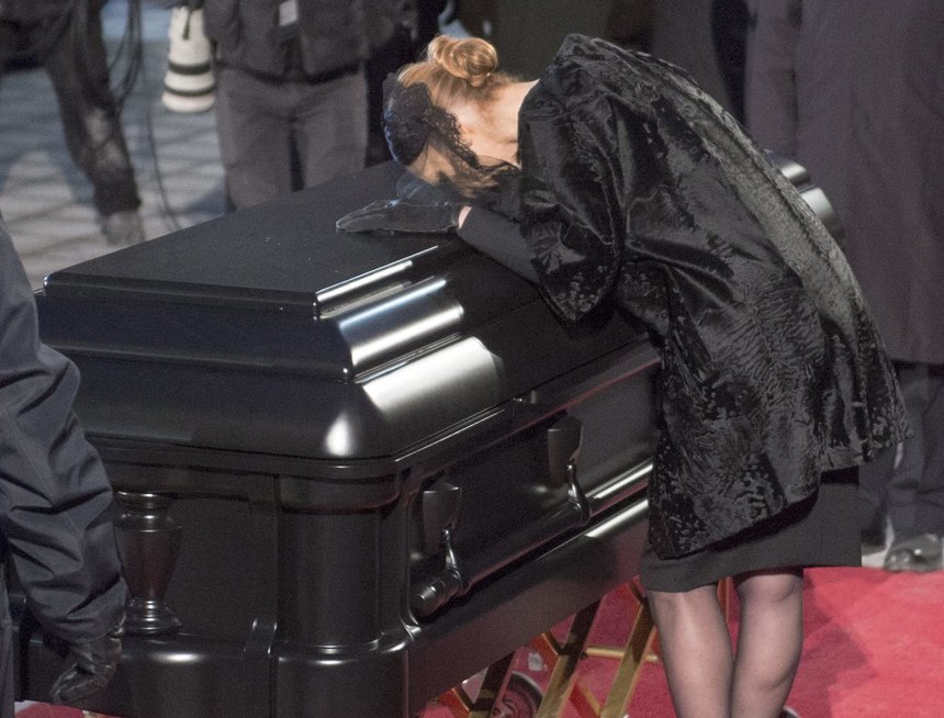 Celine Dion vyro Rene laidotuvėse (nuotr. SCANPIX)