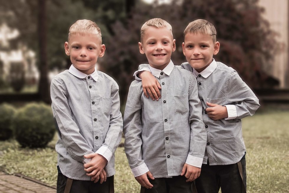 Gargždiškių namuose – džiaugsmo trigubai daugiau: berniukai vienas be kito negali