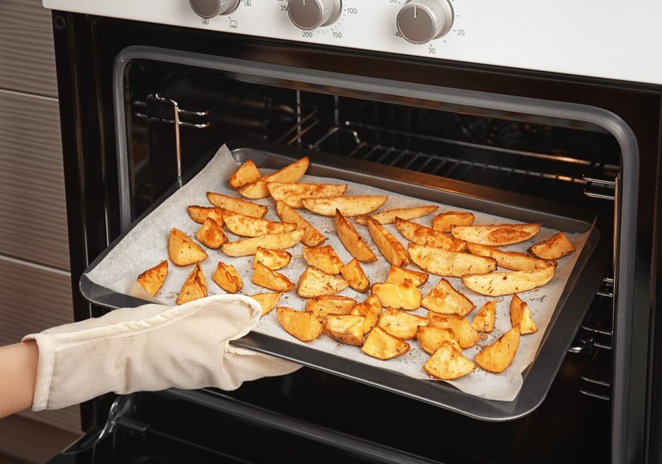Keptos bulvės orkaitėje (nuotr. Shutterstock.com)