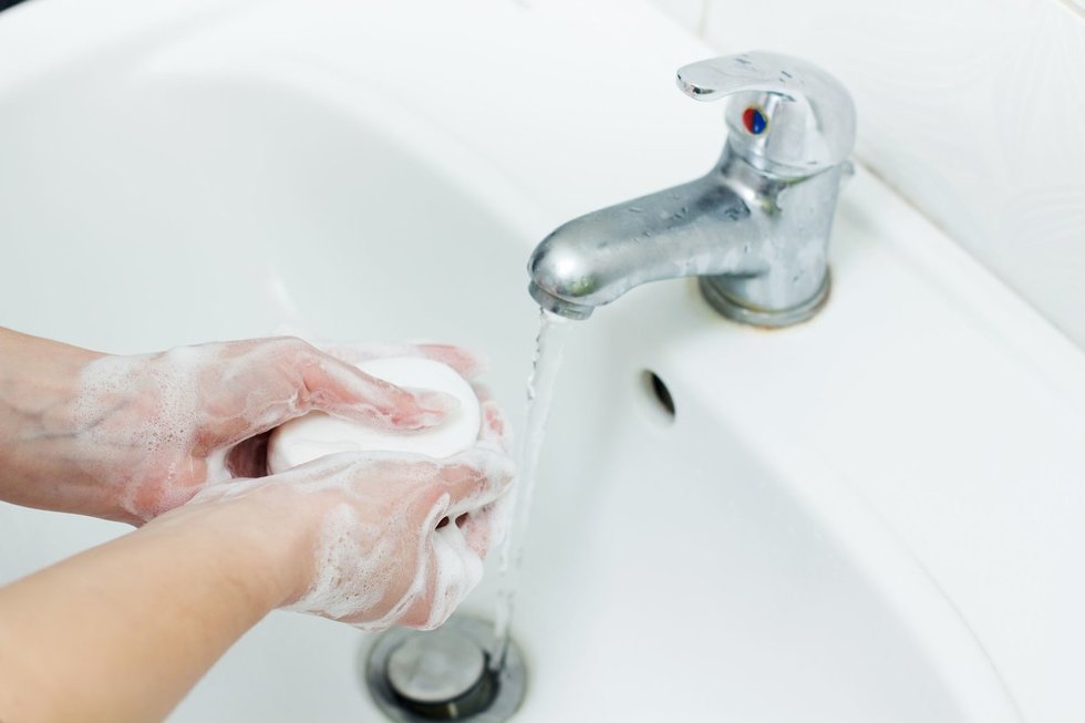 Plauna rankas (nuotr. 123rf.com)