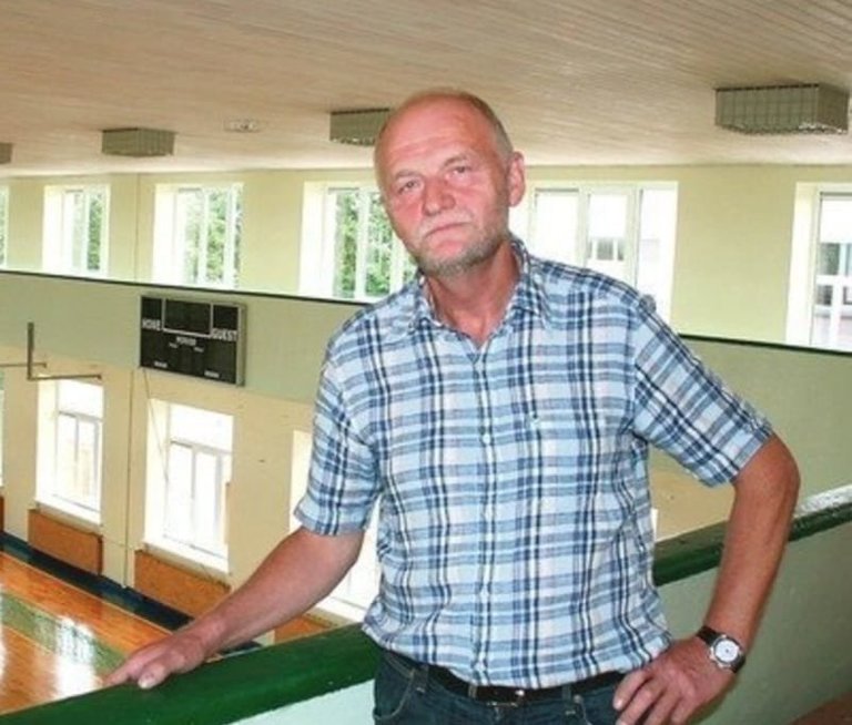 Buvęs ilgametis Palangos Senosios gimnazijos direktorius Algirdas Karačionka (nuotr. facebook.com)