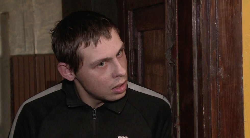 Neįgalią merginą vaikinas įkalino bute: nėra kur net išsimaudyti