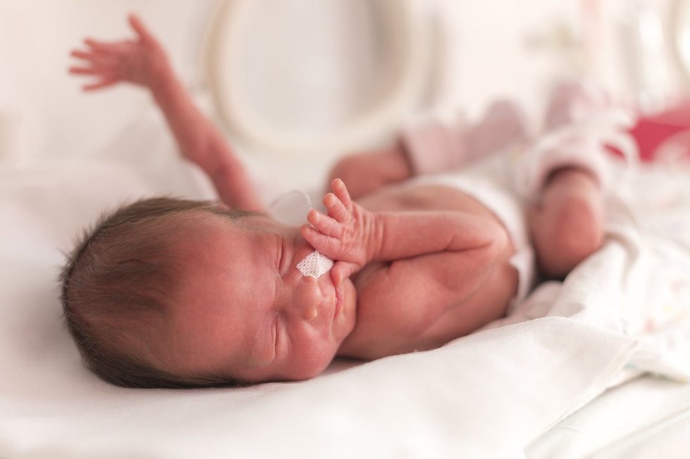 Į pasaulį mažylis atėjo per anksti: neišnešioto kūdikio priežiūra ir pagalba