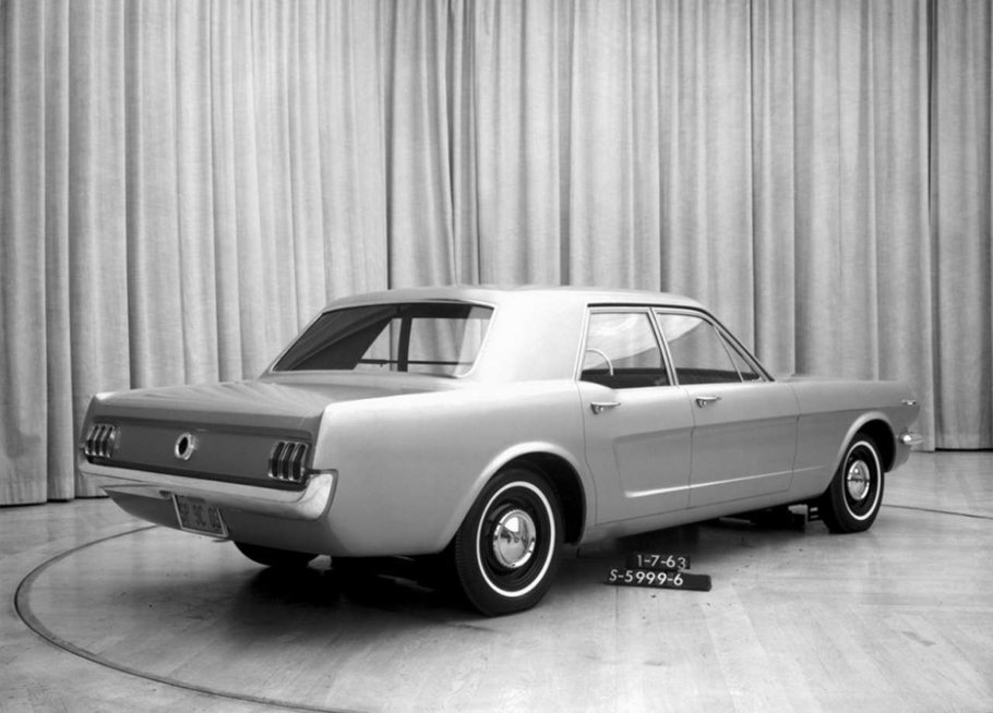 Ford Mustang sedano prototipas (nuotr. gamintojo)