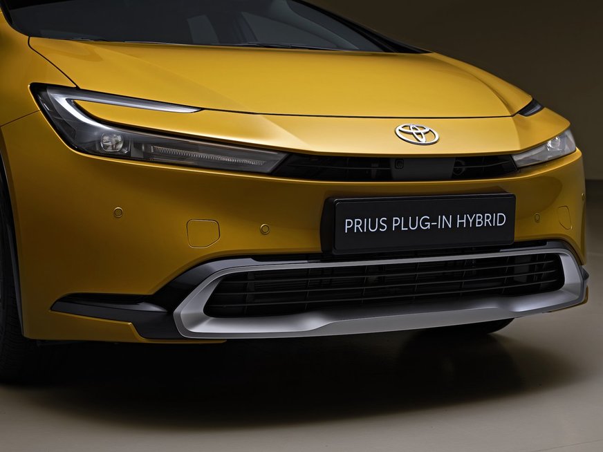 Toyota Prius Plug-in Hybrid (nuotr. Gamintojo)