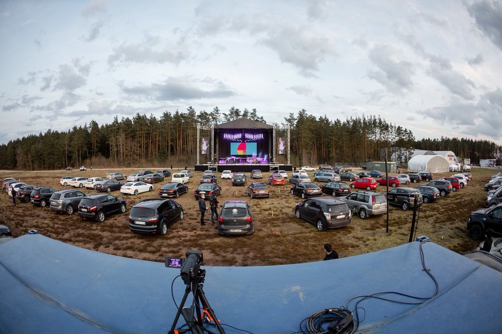 Paluknyje startavęs „Drive in Live“ koncertų ciklas sprogdina internetą (nuotr. Simonas Lankutis Photography)