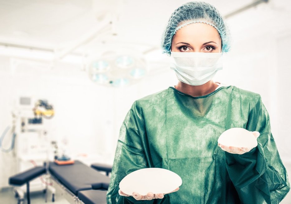 Perspėjamos moterys, kurios per pastaruosius dešimt metų dėjosi implantus