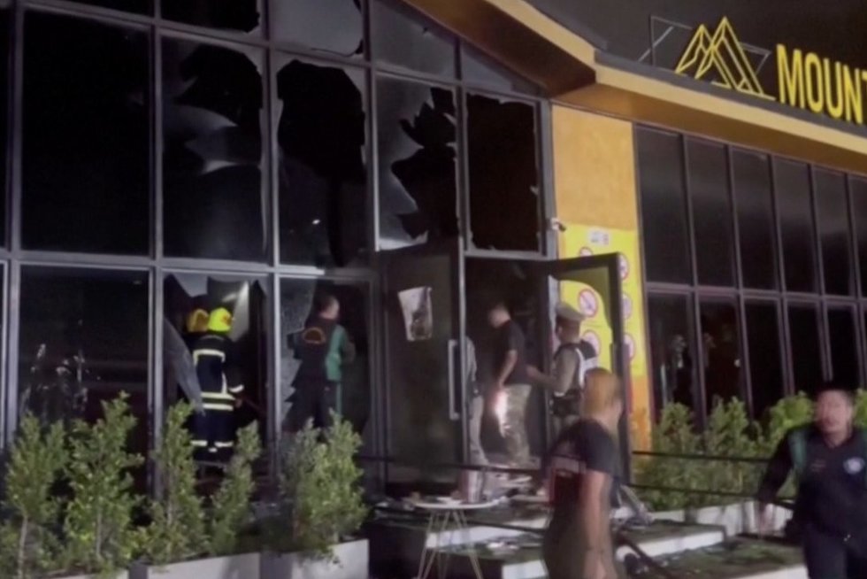 Tragedija Tailande – užsiliepsnojus naktiniam klubui žuvo 13 žmonių (nuotr. stop kadras)