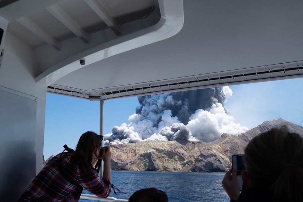 Naujojoje Zelandijoje išsiveržė ugnikalnis (nuotr. SCANPIX)