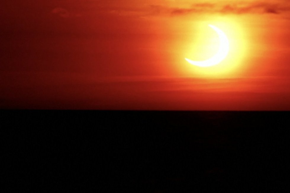 Pasaulis regėjo Saulės užtemimą: pamatykite įspūdingus vaizdus (nuotr. stop kadras)