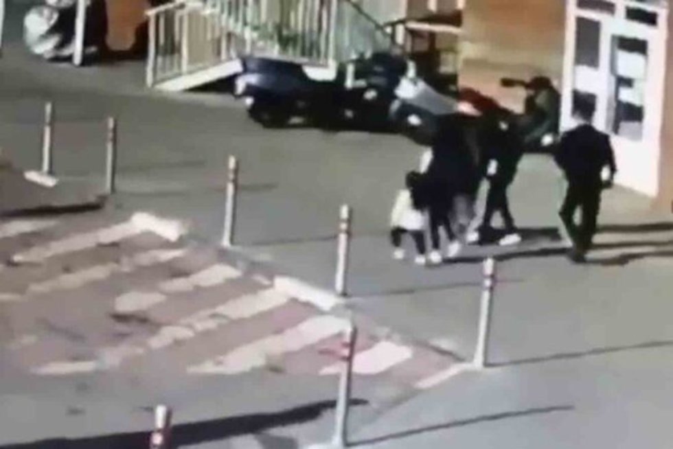 Rusų pomėgis svaidyti šiukšles pro langą baigėsi šiurpia nelaime: 4-metė atsidūrė ligoninėje (nuotr. Instagram)