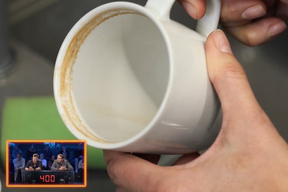 Sužinokite, kaip nesunkiai iš puodelių išvalyti kavos ir juodosios arbatos dėmes (nuotr. stop kadras)