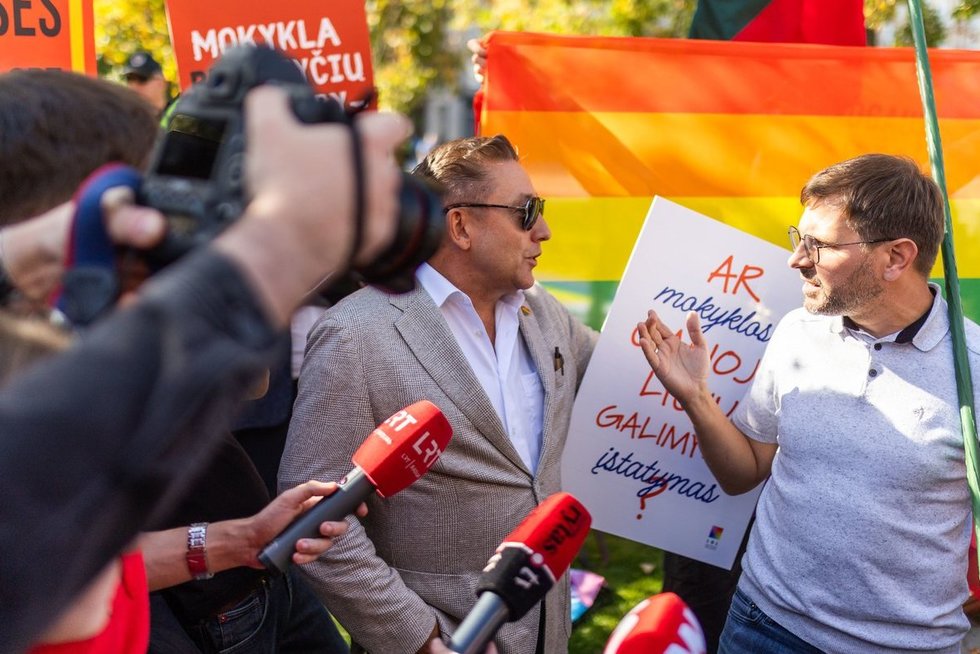 LGBT protestas prieš LGBT turinio cenzūrą Lietuvoje (nuotr. Skirmantas Lisauskas / BNS)