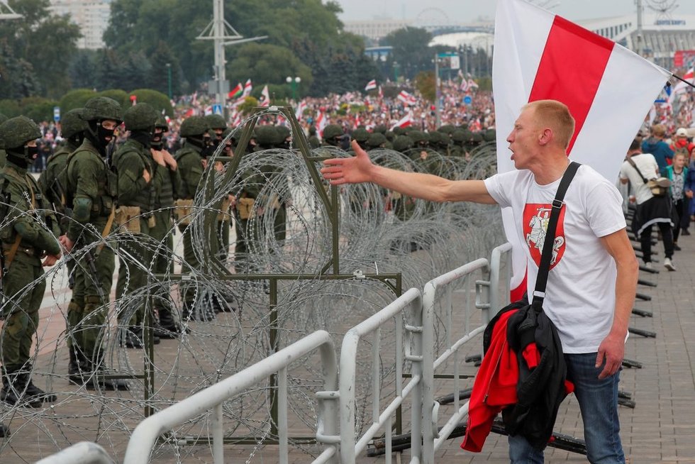 Rugpjūčio 23 d. protestas Minske (nuotr. Scanpix)  