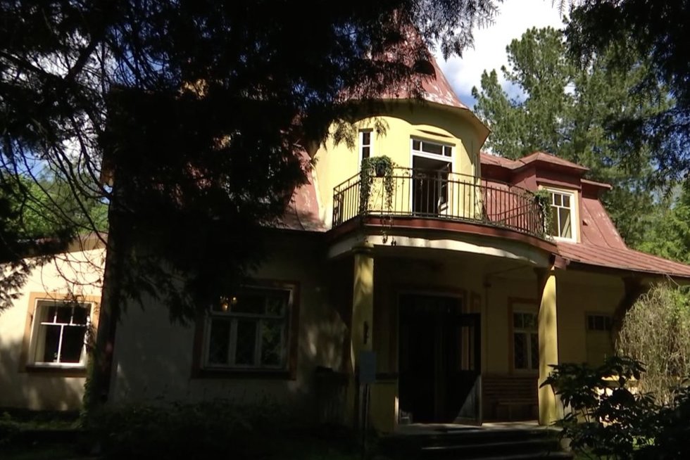 Atsinaujino legendinis Tado Ivanausko namas: jau kviečia lankytojus (nuotr. stop kadras)