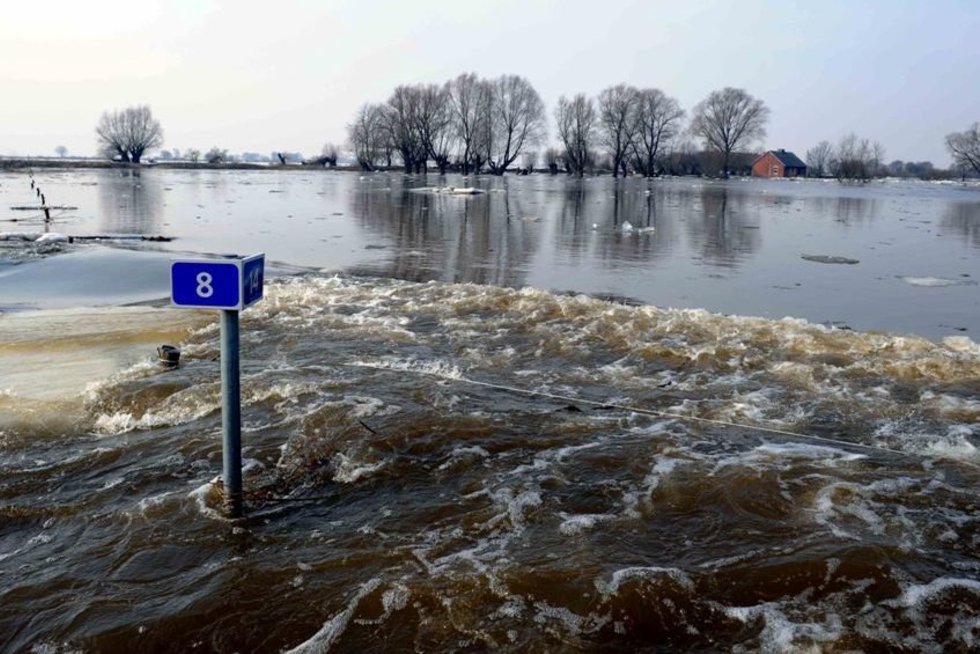 Mokslininkai demonstruoja, kaip klimato atšilimas paveiks pasaulį: po vandeniu atsidurtų trečdalis Lietuvos BNS Foto