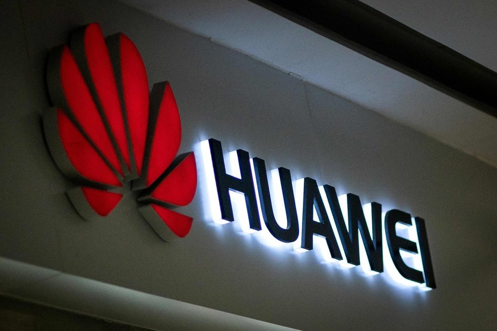 Jau įsigyti „Huawei“ telefonai „Google“ atnaujinimus gaus 90 dienų (nuotr. SCANPIX)
