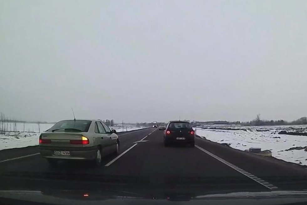 Užfiksavo įžūlų vairuotoją „Via Baltica“ kelyje (nuotr. skaitytojo)