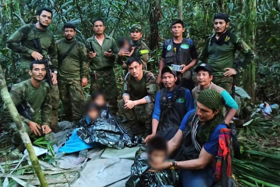 Kolumbijos Amazonėje rasti gyvi po lėktuvo katastrofos 40 dienų buvę dingę vaikai (nuotr. SCANPIX)