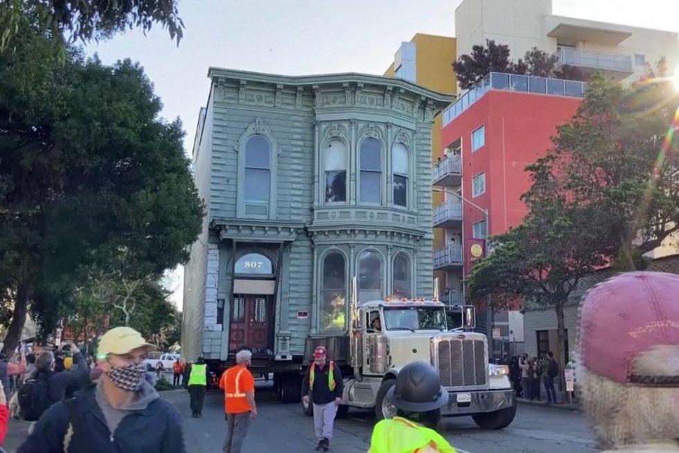San Franciske kraustymasis – kitaip: persikėlė su visu namu (nuotr. stop kadras)