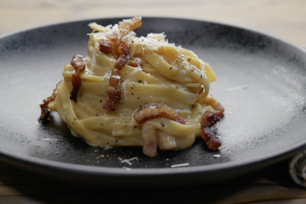 Nebeieškosite restorane: itin paprastas „Pasta Carbonara“ receptas (nuotr. stop kadras)
