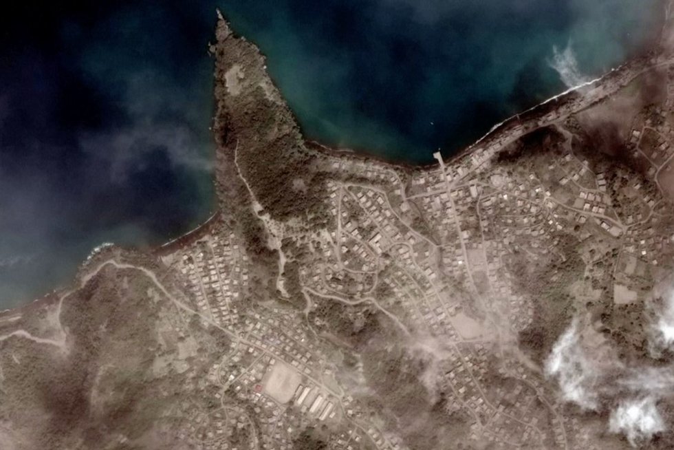  Palydovo nuotraukos atskleidė Sent Vinsento ugnikalnį prieš ir po išsiveržimo (nuotr. stop kadras)