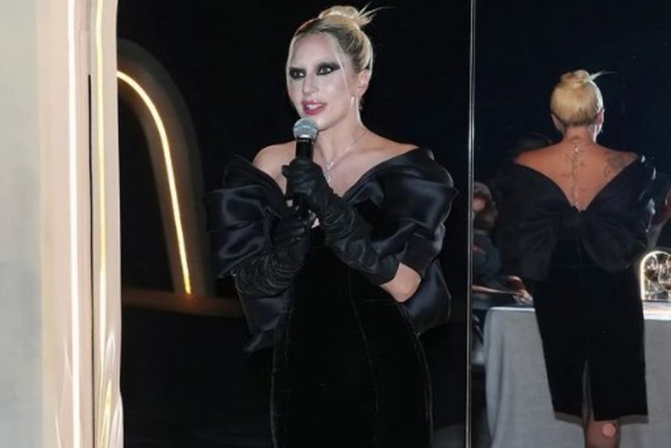 Lady Gaga ekstravagantišku įvaizdžiu pristatė savo šampaną: akys krypo į vieną detalę (nuotr. Instagram)