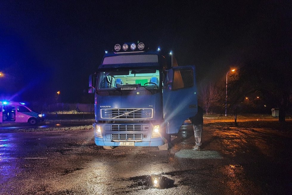 Elektrėnų savivaldybėje sunkvežimis mirtinai sužalojo pėsčiąją (nuotr. Bronius Jablonskas/TV3)  