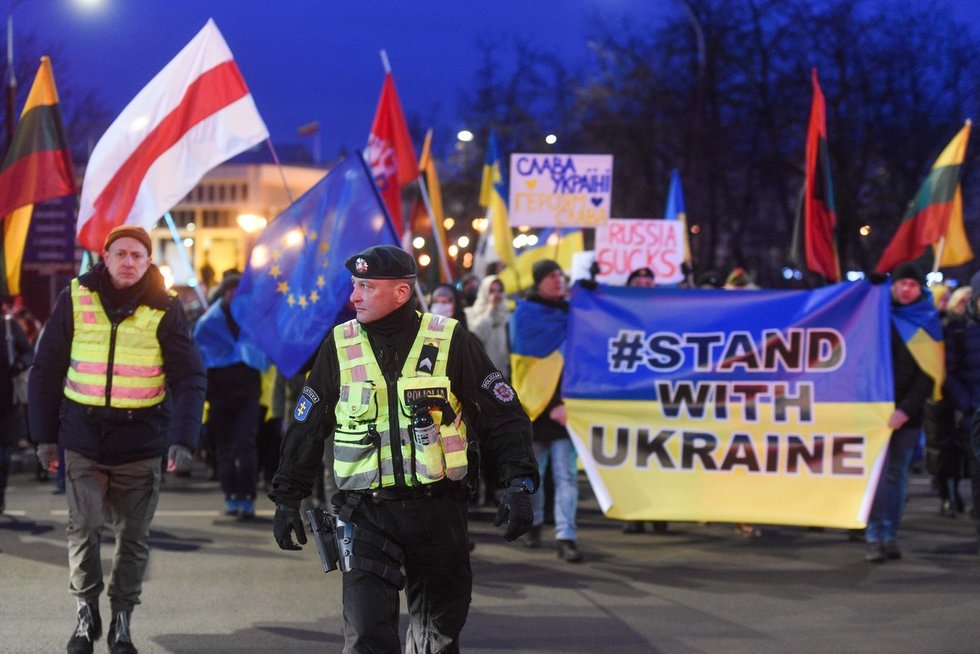 Lietuva solidarizuojasi su Ukraina: į palaikymo akciją „Laisvė šviečia“ susirinko apie 10 tūkst. žmonių  