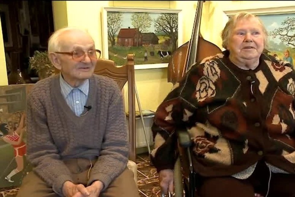 94–erių Stanislovas ir 88–erių Elena Adomaičiai (nuotr. TV3)