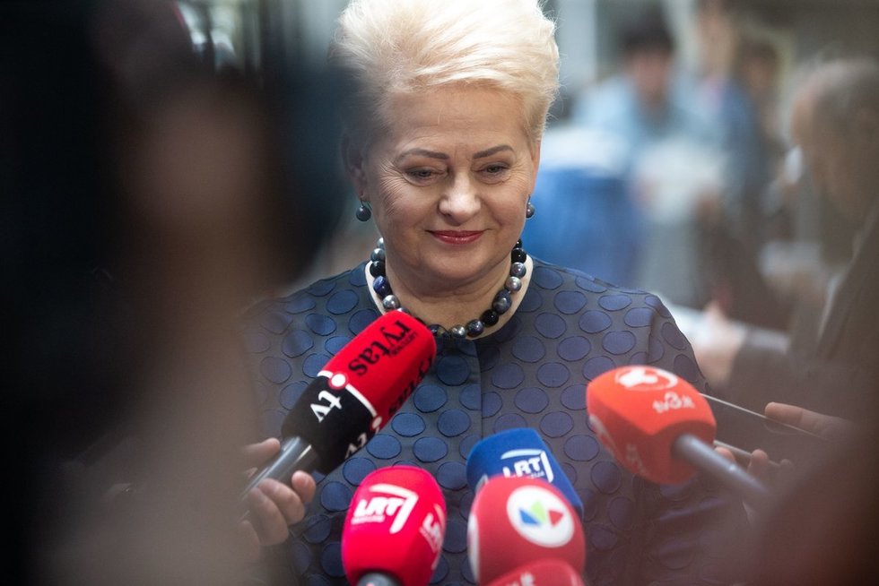 Dalia Grybauskaitė iš anksto balsavo antrajame prezidento rinkimų ture. (nuotr. fotodiena/Justino Auškelio)